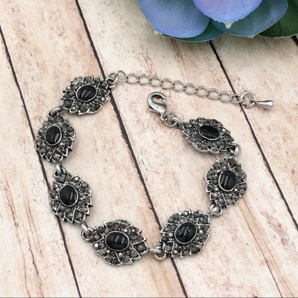 🌼 Hematite Vintage Look Black Silver Clasp Bracelet